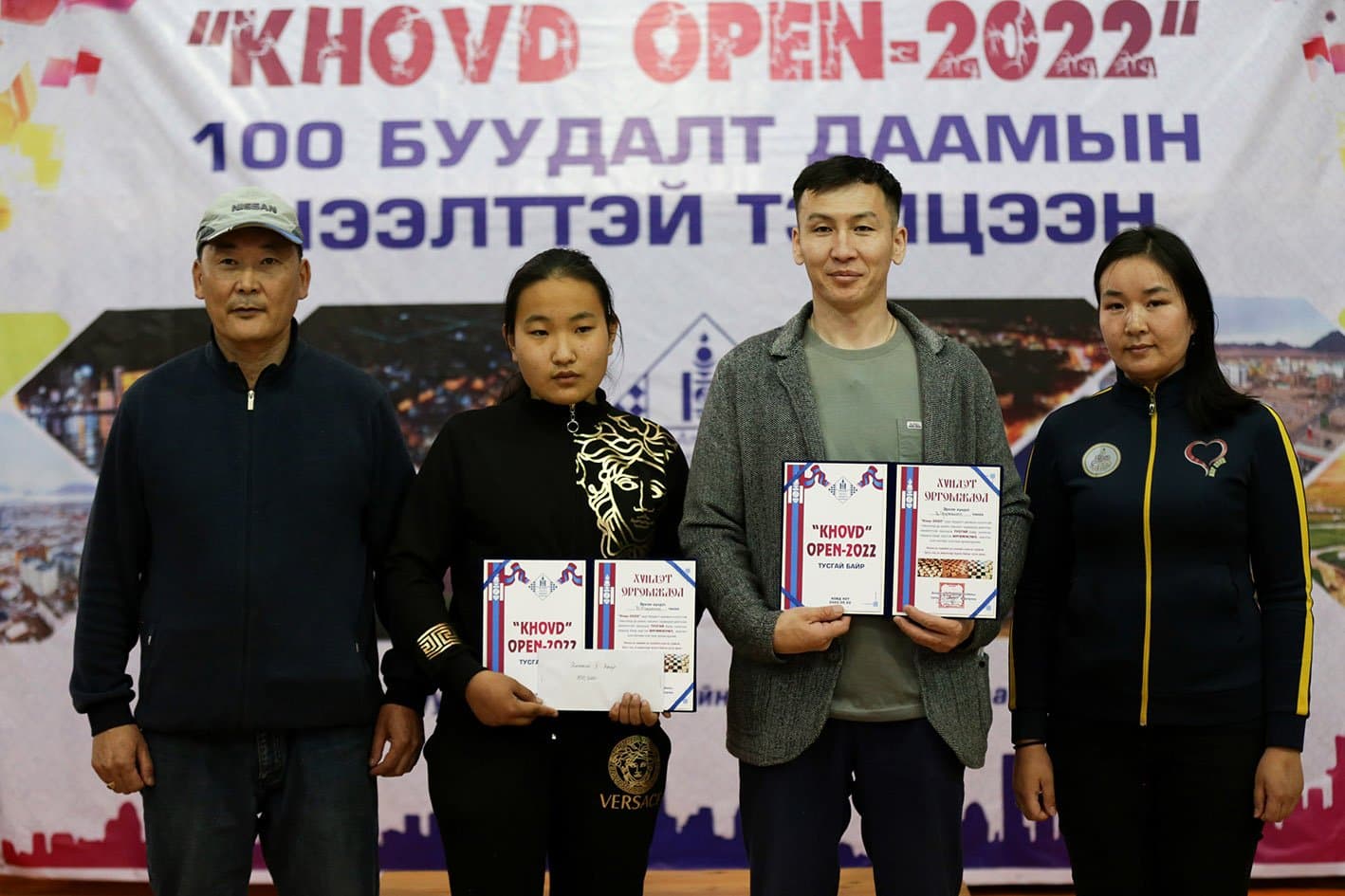 Яг одоогоор намайг буцаж ирүүлэх шалтгаан олж харахгүй байна