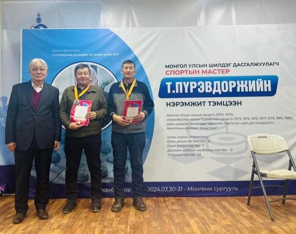 Дуулиан: Рональдиногийн баг түрүүлээд утсан гахайн махаар шагнуулжээ