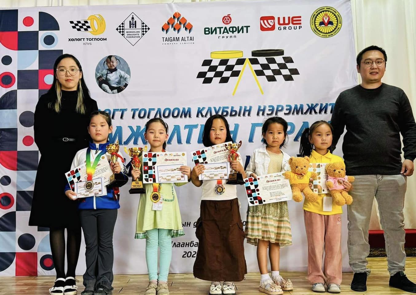 Талбайн теннис: Наоми Осака хоёр дахь их дуулгынхаа финалд өрсөлдөнө